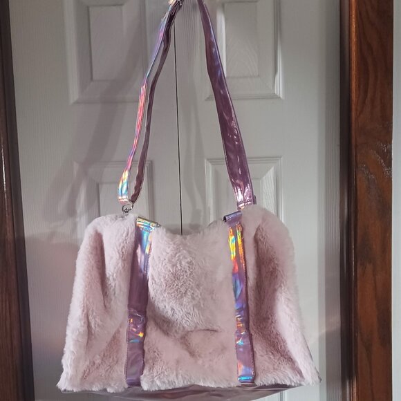 Justice Duffel style bag, women or teens, hot pink faux fur with foil accent - Picture 3 of 8